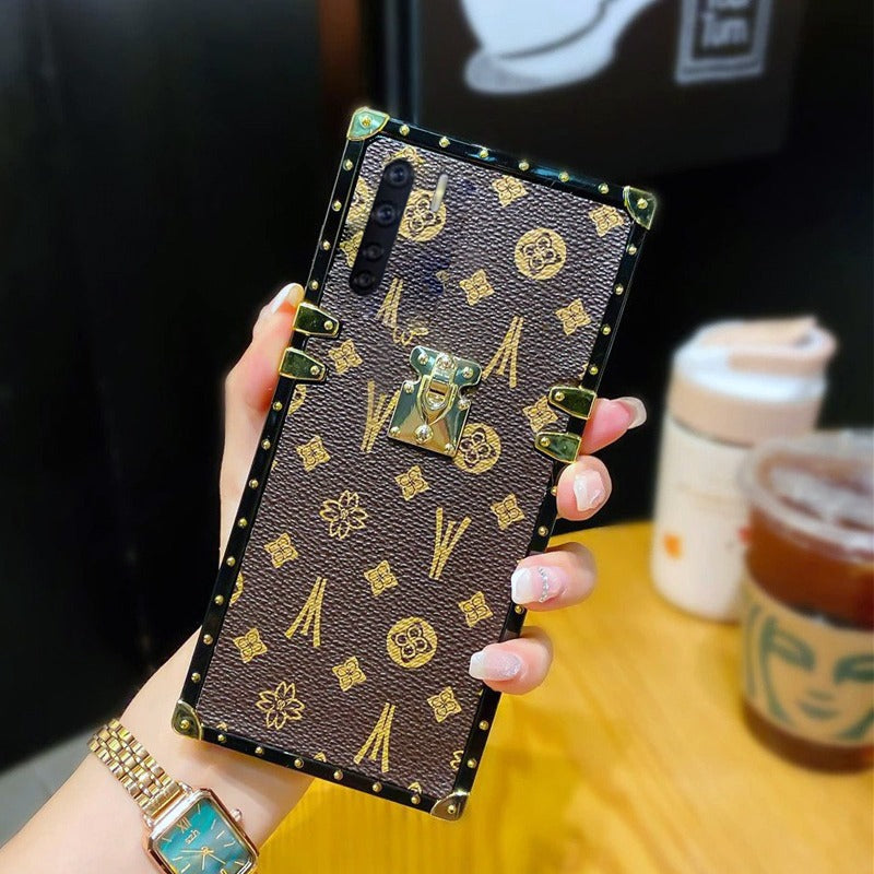 [ FREE SHIPPING] LV Monogram Canvas Square Trunk Design Case For Oppo F15